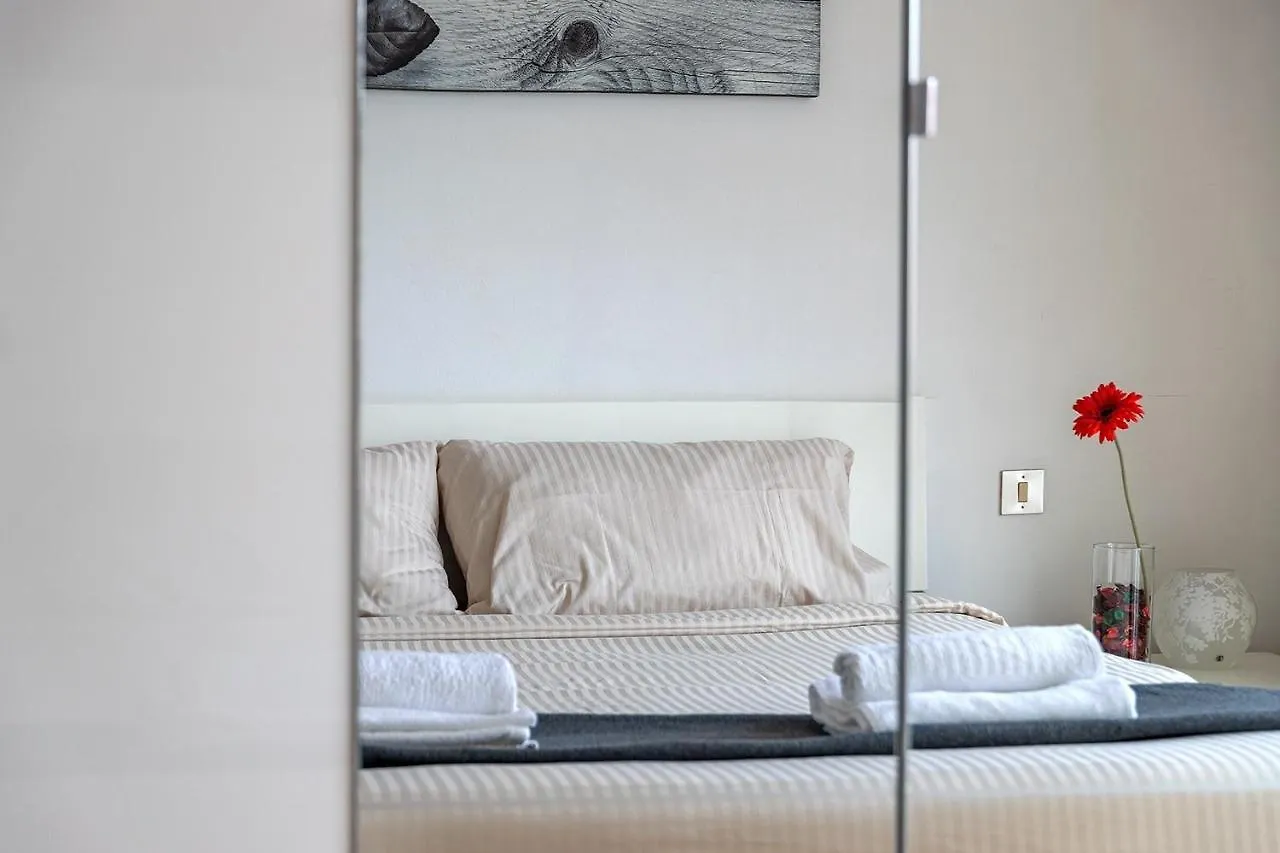 teranga suite in monte ortigara con netflix Monza 0*,  Italia